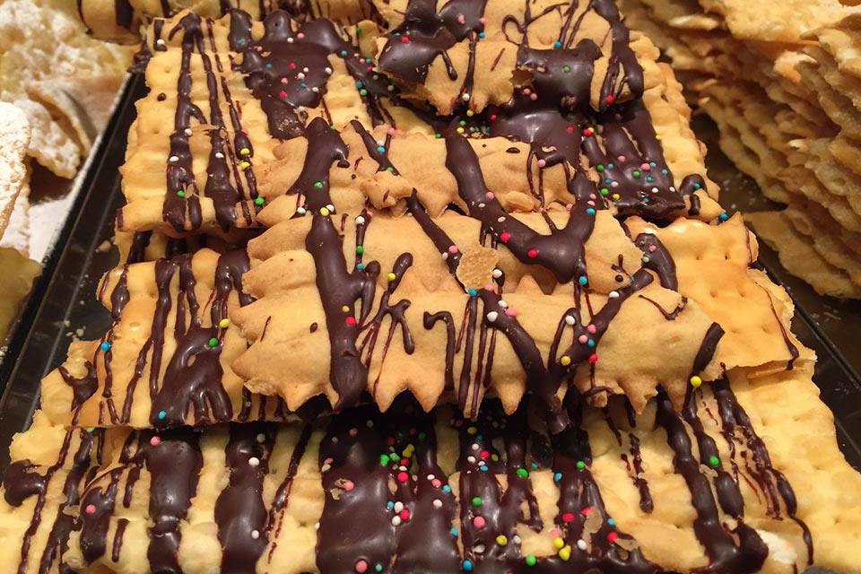 Aperigrasso: apericena e animazione per grandi e piccini.