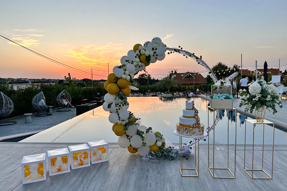 Il Camp’s non è solo un semplice ristorante ai Castelli Romani ma una location suggestiva per trascorrere una Comunione elegante tra buon cibo e divertimento.